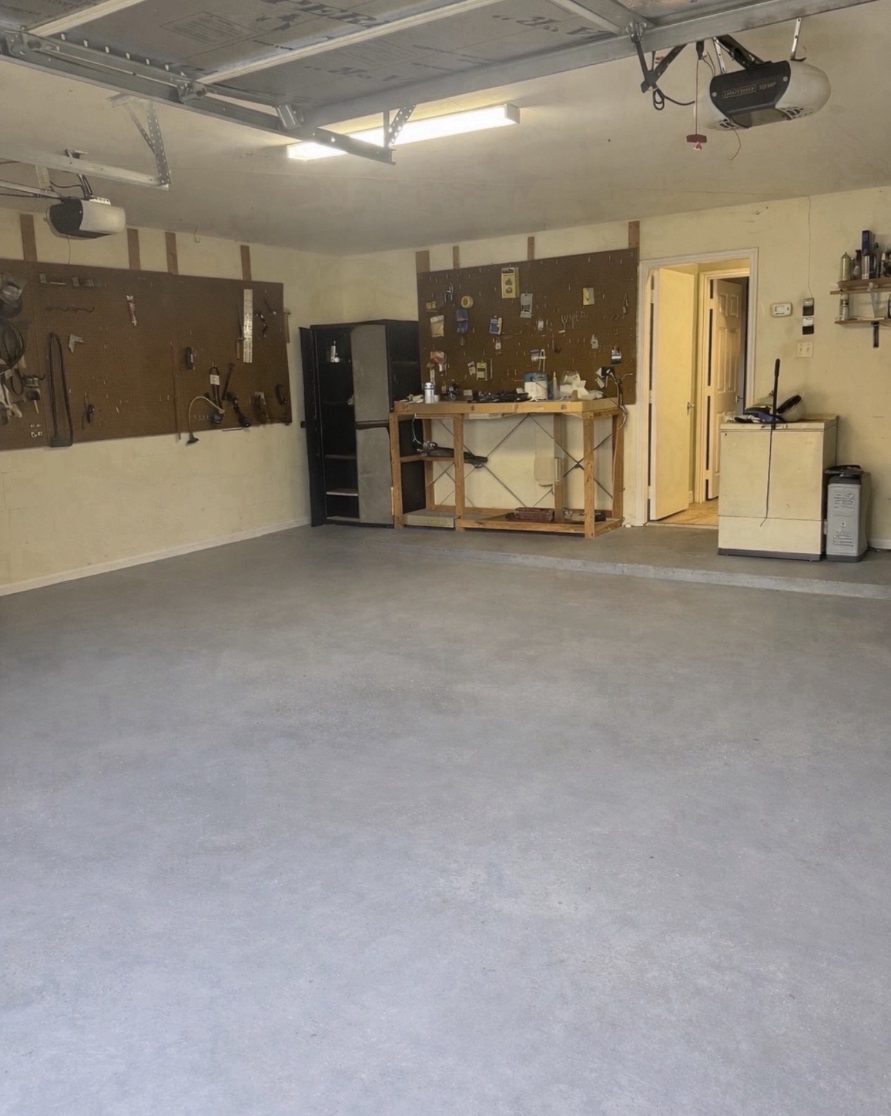 Empty swept garage after a garage cleanout by Angels Junk Removal in the Houston area